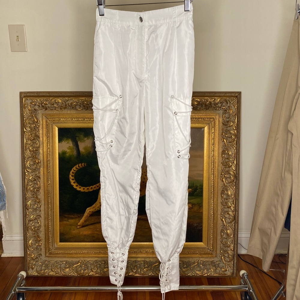 White Lace Up Windbreaker Pant size XS by Millau size 6 fits waist 24